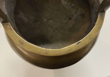 Un br&ucirc;le-parfum en bronze incrust&eacute; d'argent, marque Shi Shou, Chine, 19&egrave;me